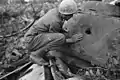 Trou de la taille d'un poing provoqué par l'ogive d'un Panzerfaust.