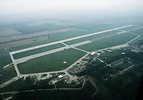 Vue aérienne de la base en 1995