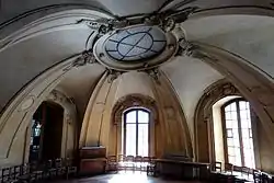 Salle haute.