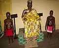 Tenue akan au musée des costumes de Grand-Bassam