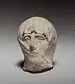 Tête en terre cuite d'une femme voilée (IVe&nbsp;siècle&nbsp;av. J.-C.).