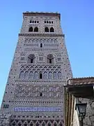 Architecture mudéjare : église de brique, à Teruel (XIVe siècle).