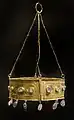 Couronne votive, Trésor de Guarrazar, Espagne, VIIe&nbsp;siècle,  musée archéologique national d'Espagne, Madrid