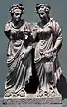 Deux femmes de l'aristocratie. Illustration d'un jātaka. Gandhara. IIe&nbsp;siècle. Schiste. Los Angeles County Museum of Art