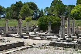 Maison des antes : péristyle et bassin.
