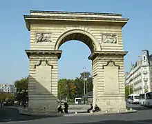 La porte Guillaume place Darcy.