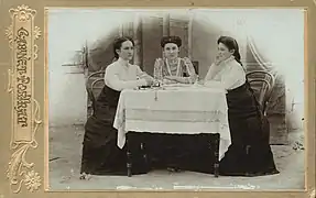 Trois professeurs ossètes (XIXe&nbsp;siècle).