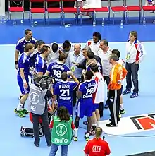 Au handball.
