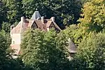 Vue sur les toitures du manoir.