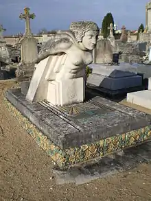 Tombe de Louis Lourioux au cimetière de Foëcy, sculptée par Charles Lemanceau.