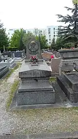 Sépulture à Courbevoie.