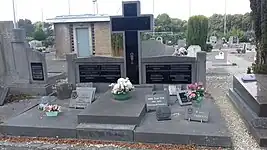 Concession des curés de l'église Saint-Nicolas, cimetière du Plomeux.
