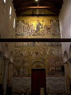 Mur Ouest : mosaïques du Jugement dernier. En haut : Christ entre la Vierge et saint Jean ; la descente aux limbes : XIIIe&nbsp;siècle. Christ en gloire avec la Vierge, saint Jean Baptiste, les apôtres, des saints et des anges ; la préparation du Jugement entre deux scènes de résurrection ; les élus et les damnés : XIIe&nbsp;siècle.