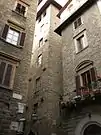 Côté de la tour Donati