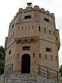 Tour Monreal. sur le toit le périscope.