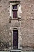 Porte dans la cour de l'hôtel de Mansencal.