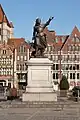 Statue en son honneur à Tournai.