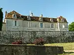 La façade et la terrasse