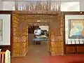 Porte traditionnelle en roseau conduisant a la galerie ethnographique