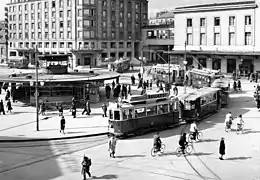 1945