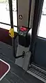 Valideur à l’intérieur du tramway.