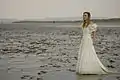 «&nbsp;Trash the dress&nbsp;» à la plage.