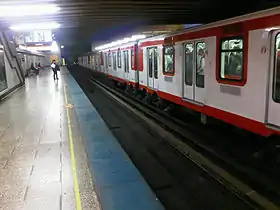 Une rame a la station.