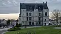 Le palais de justice.