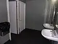 Toilettes publiques près de la salle d'audience G.