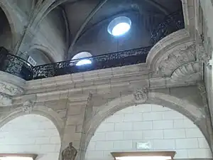 Tribune de la salle de lecture.