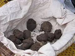 Truffes noires.