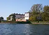 Le palais vu de la mer.