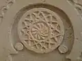 Gros plan sur l'un des éléments décoratifs du mihrab.