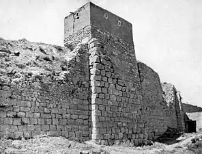 Les murs de la forteresse (Société archéologique russe, 1916).
