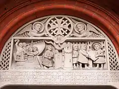 Tympan installé au-dessus de la porte du temple lors du 400e&nbsp;anniversaire de l'Église.