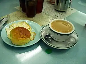 Petit déjeuner.