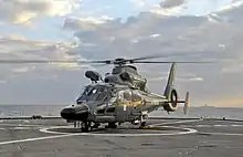 Le Dauphin SA 365F no&nbsp;322 utilisé pour les missions Pedro à bord du USS&nbsp;Mount Whitney, le navire-amiral de la Sixième flotte des États-Unis, durant l'opération Harmattan en 2011.