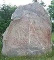 Pierre runique de Böksta représentant Odin à cheval et portant sa lance, chassant un cervidé, et accompagné vraisemblablement de ses deux corbeaux et deux loups.