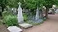 Une allée du cimetière de Bailleul (Nord)
