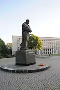 Administration de l'oblast et statue de Taras Chevtchenko.