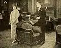 Anna Lehr et Taylor Holmes, dans le film Le monde à l'envers&nbsp;(en), en 1919.