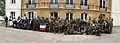 Rassemblement des associations devant le château.