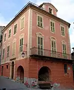 Maison Thaon du XVIIIe siècle, sur la place de la République.