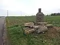 La croix de chemin le long de la route d'Évrecy en 2017.