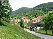Le centre du village : église et mairie.