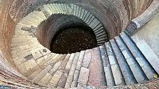 Puits à marches hélicoïdal, Champaner, Inde.