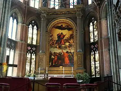 Le retable avec son encadrement complet.