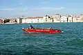 Vedette de pompiers dans le bassin de saint Marc.