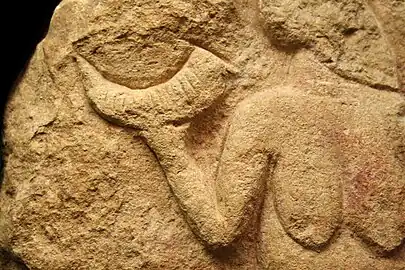 Vénus de Laussel, détail de la corne.