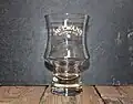 Vieux verre à bière McEwan's.